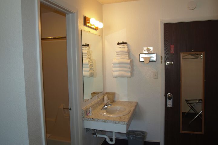 Room 9 of 18