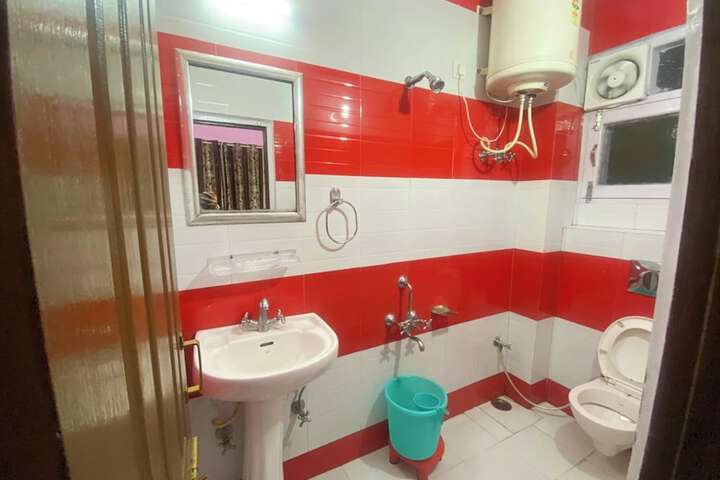Room 14 of 18