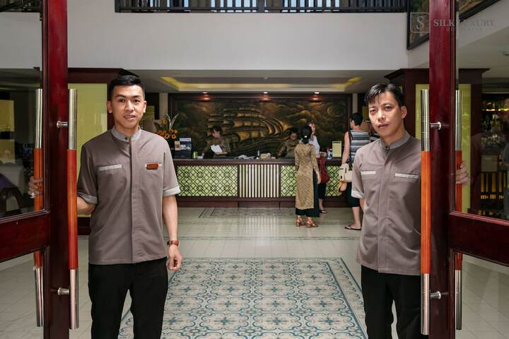 Hotel 2 of 122