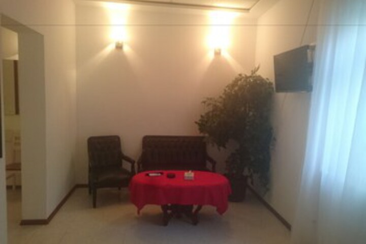 Room 42 of 61