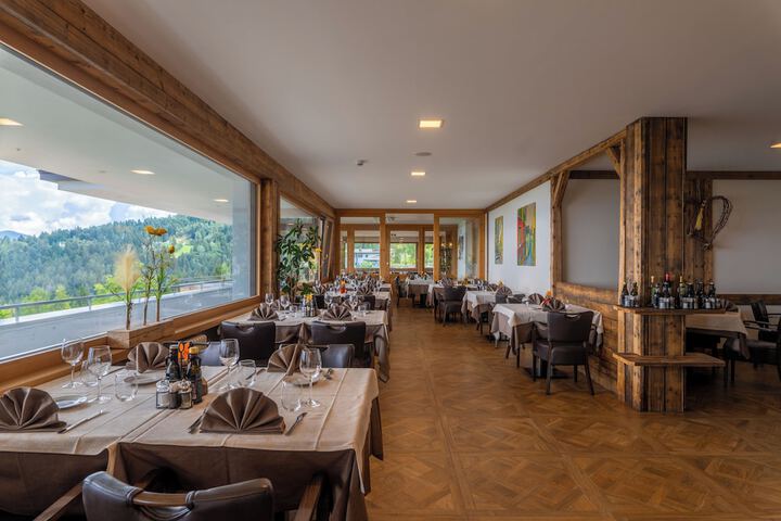 Dining 66 of 80