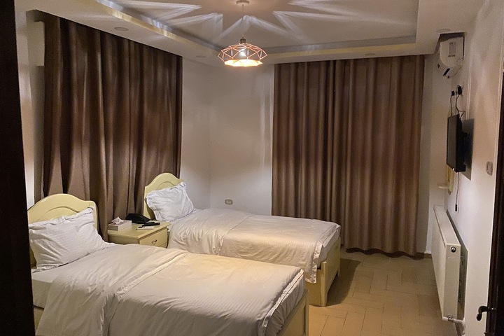 Room 4 of 44