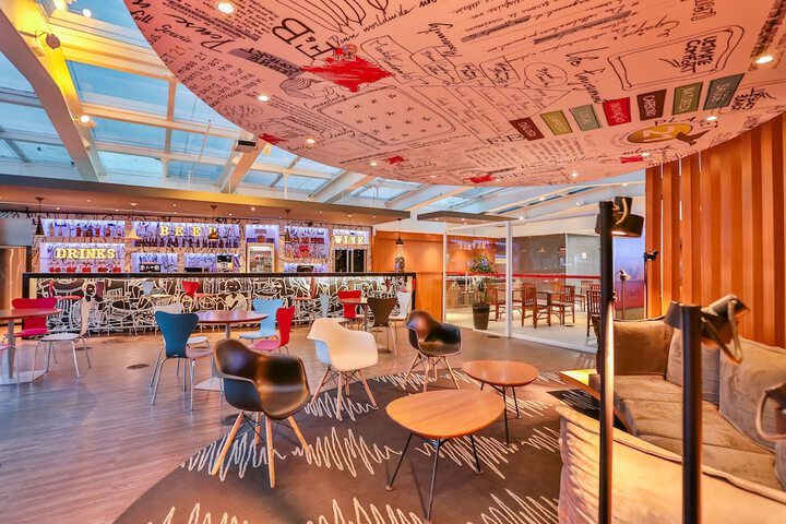 Guest Lobby