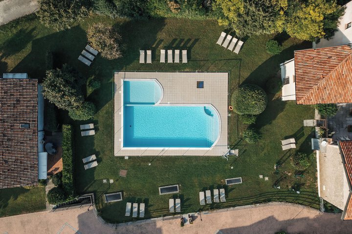 Hotel Pool
