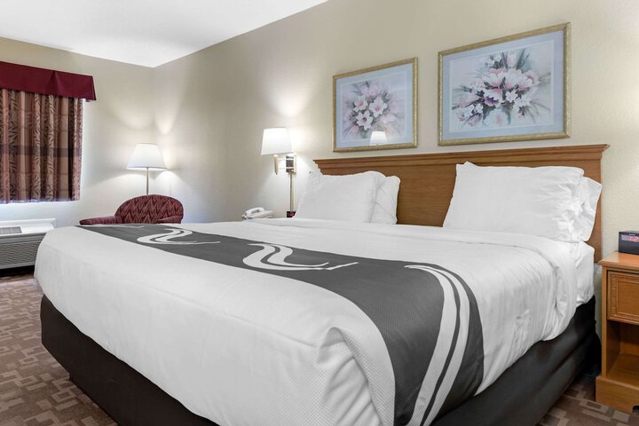 1 King Bed (4 of 13)