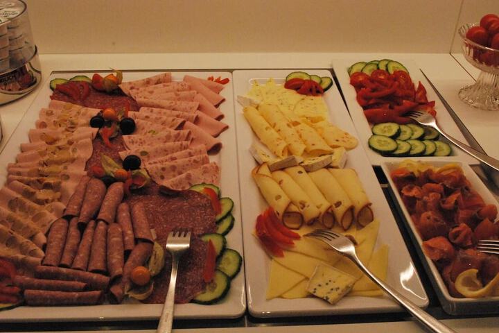 Dining 31 of 46