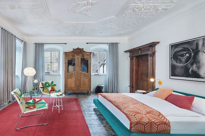 Room 5 of 169