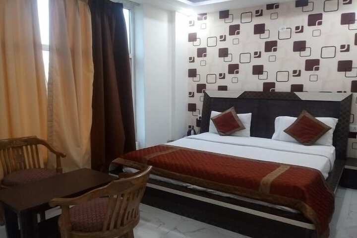 Room 10 of 77