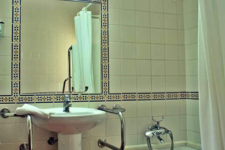 Room 10 of 31