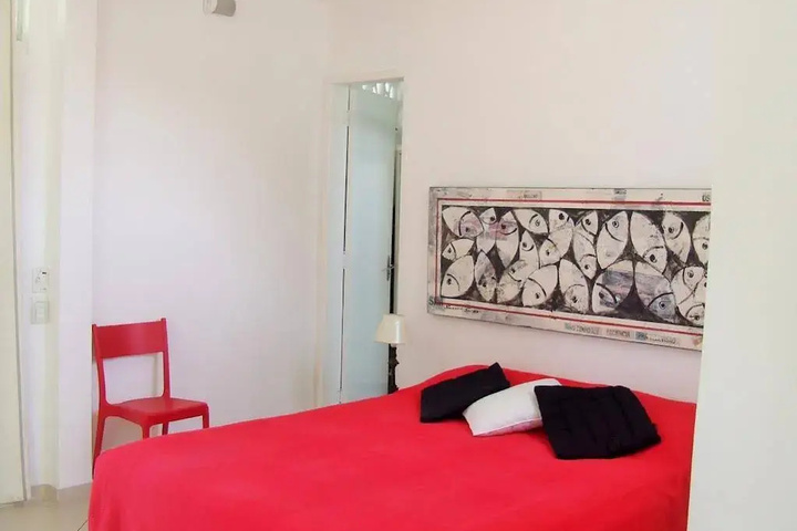Room 4 of 15