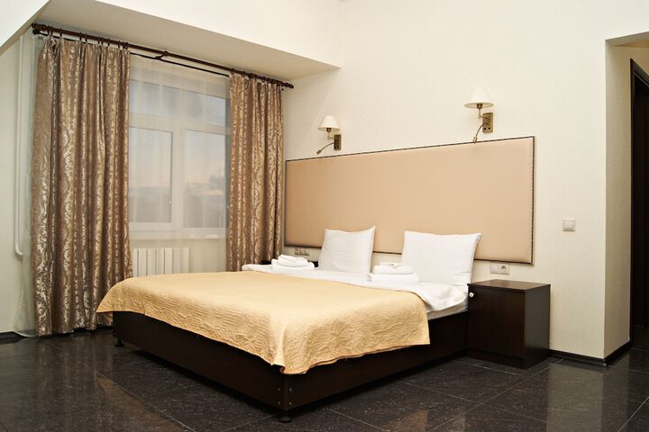 Room 4 of 73