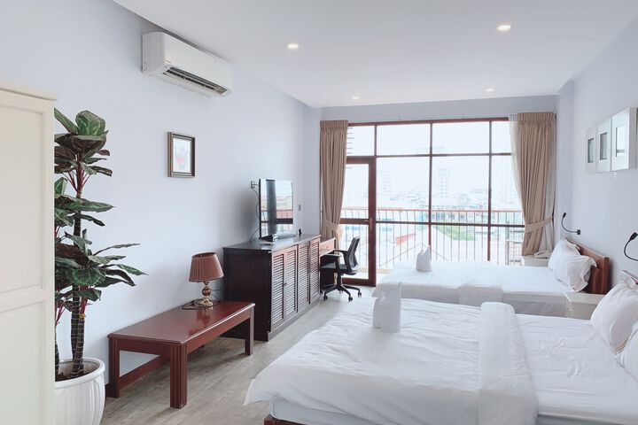 Room 4 of 9