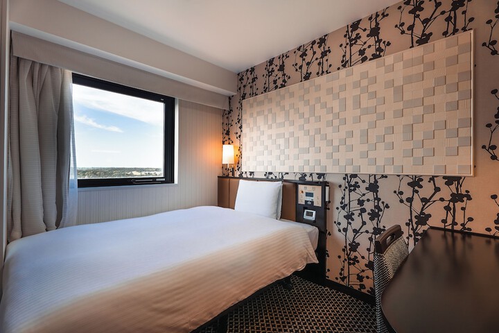 Room 6 of 13