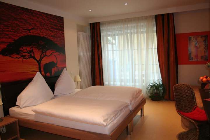 Room 12 of 37