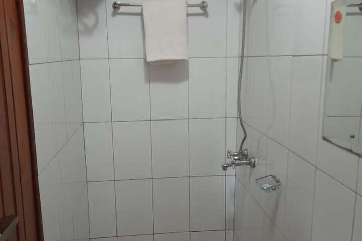 Room 9 of 13