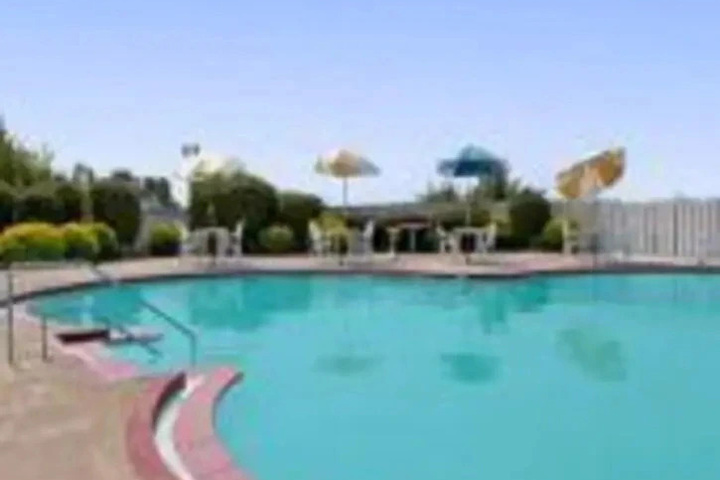 Pool 4 of 4
