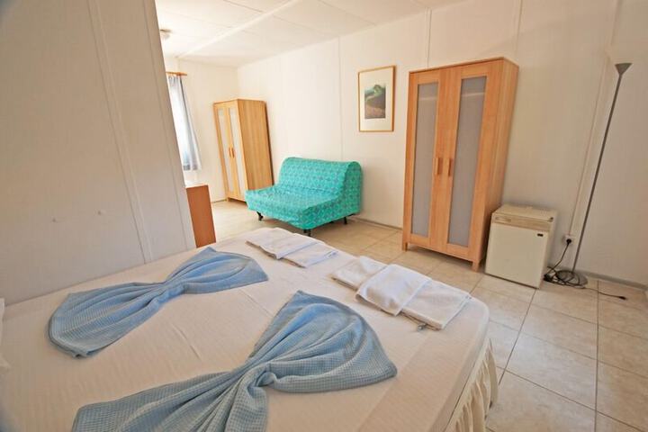 Room 9 of 65