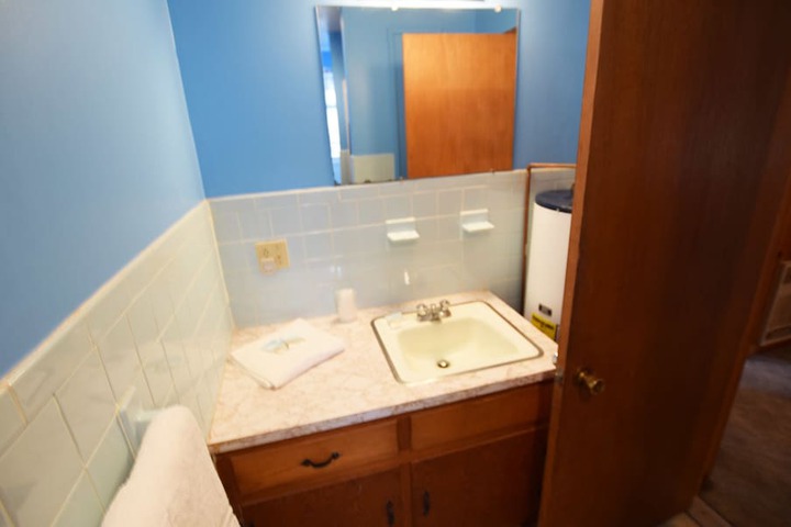 Bathroom sink