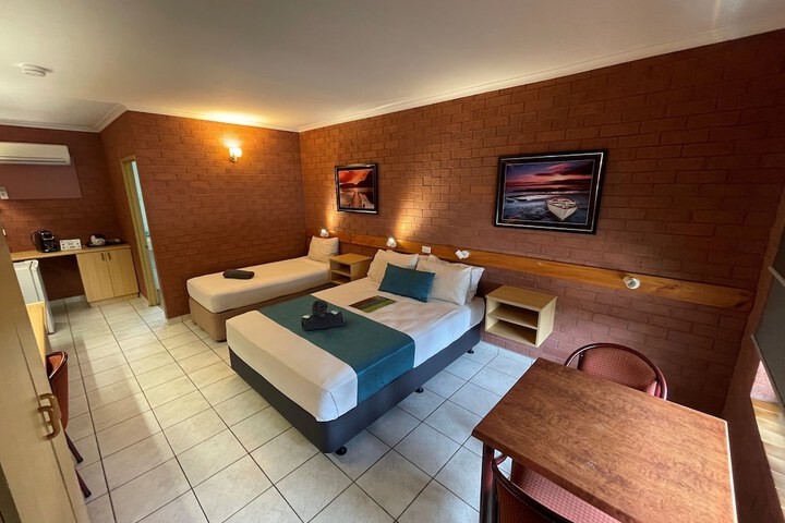 Room 5 of 43