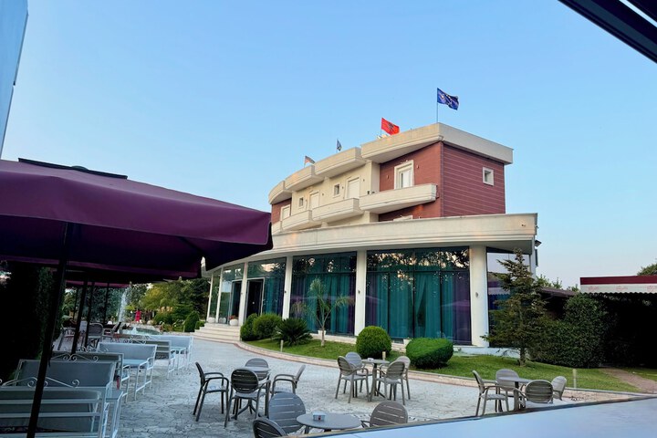 Hotel Red Apple