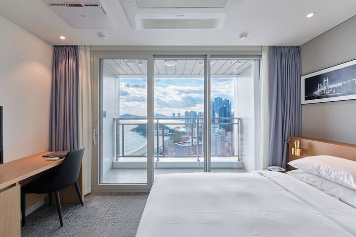 Room 13 of 26