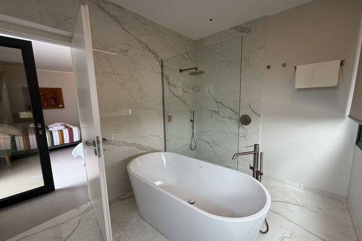 Room 52 of 68