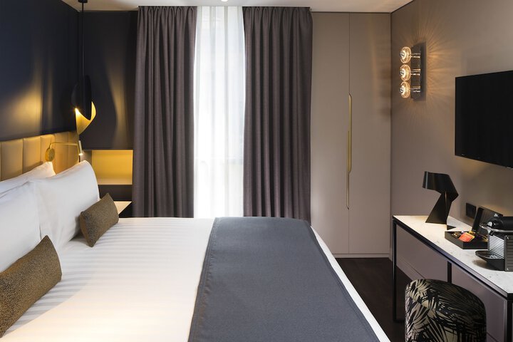 Room 11 of 35