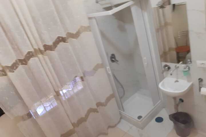 Room 14 of 37
