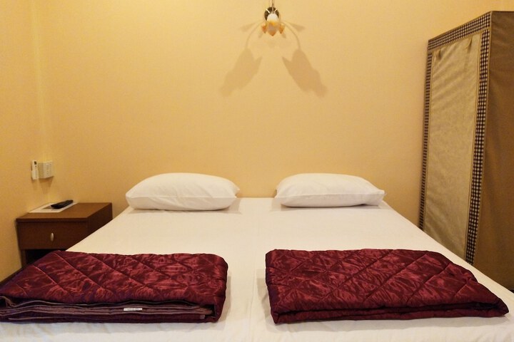Room 10 of 16
