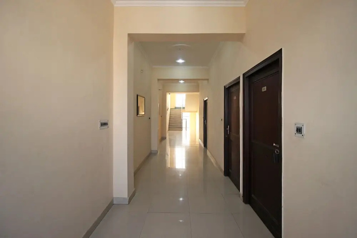 Room 9 of 11