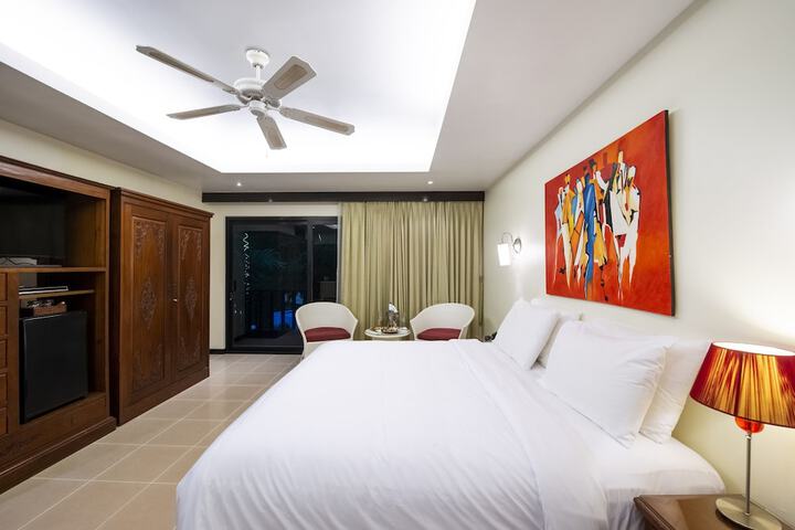 Room 26 of 46