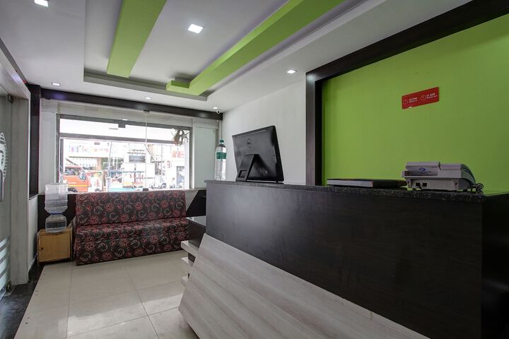 Capital O 46699 Hotel Insta