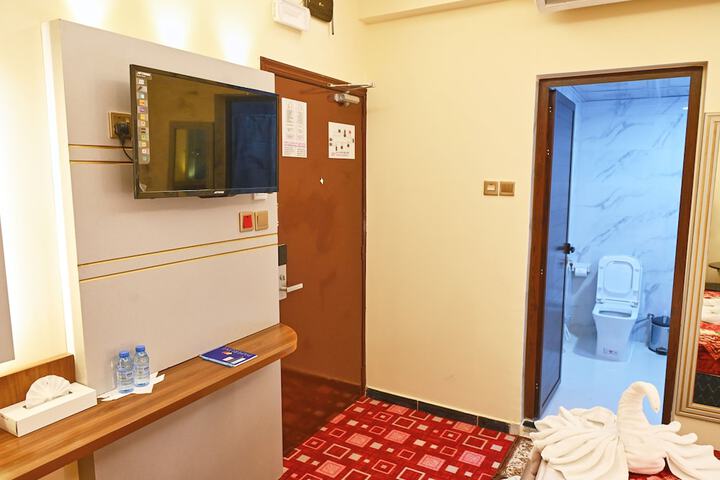 Room 7 of 25