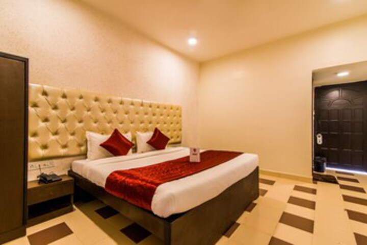 Room 13 of 20