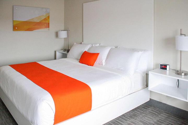 1 King Bed (2 of 5)
