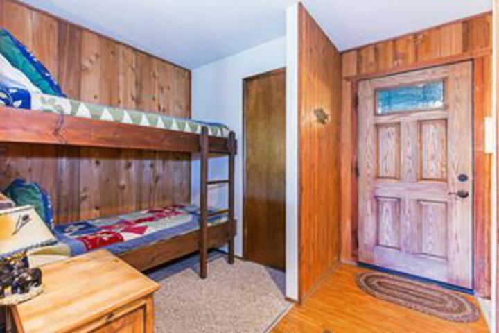 Room 4 of 7