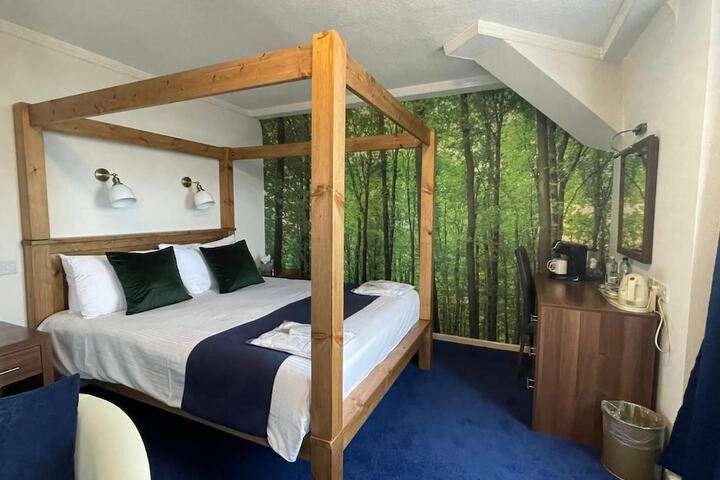 Room 72 of 208