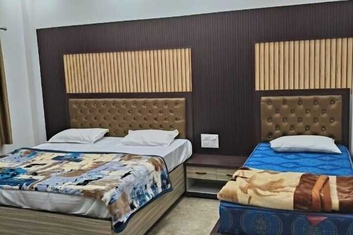 Room 6 of 13