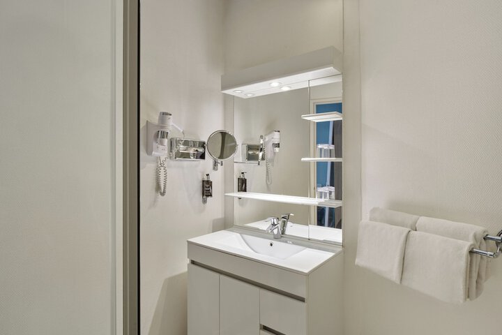 Room 34 of 59