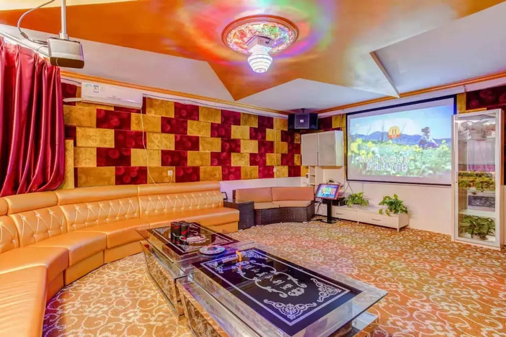 Room 9 of 14