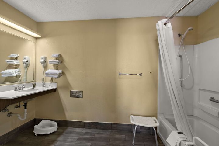 Accessible 1 King Bed - Free WiFi, Microwave, Minifridge Coffeemaker Cable TV Desk (9 of 11)