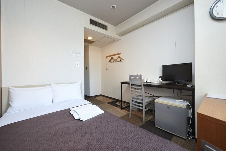 Room 12 of 27