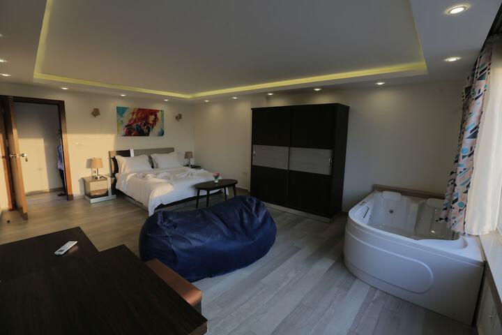 Room 5 of 139