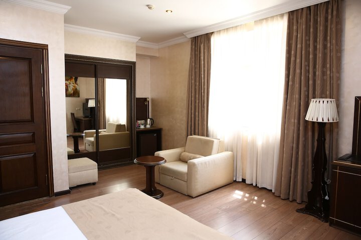Room 73 of 122