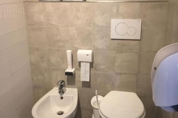 Room 13 of 42