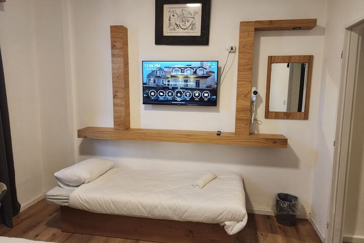Room 27 of 141