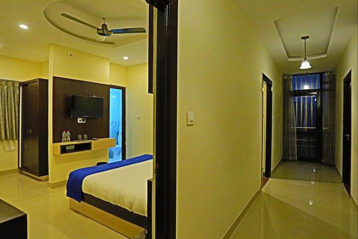 Room 13 of 37