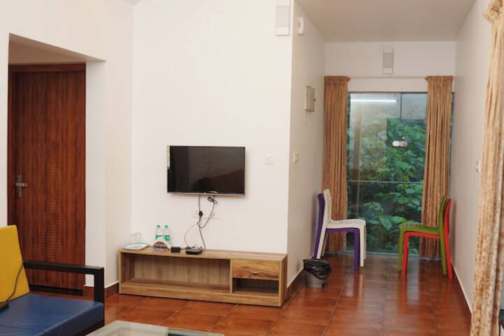 Room 7 of 33