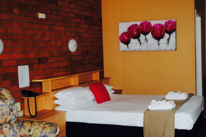 Room 3 of 43