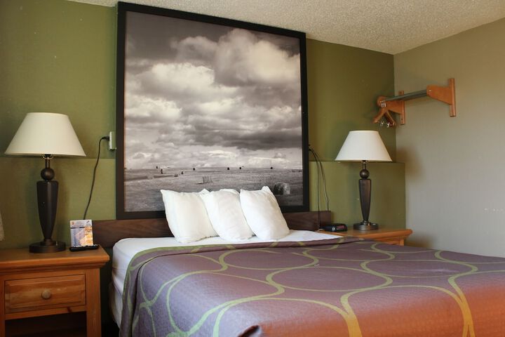 Room 9 of 32